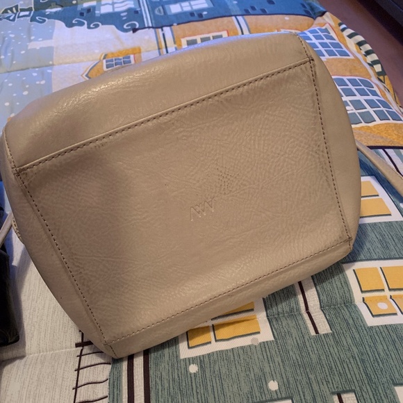 Matt & Nat SHEENAN Vegan Leather Doctor Bag / Purse/ Handbag Beige - Picture 6 of 8